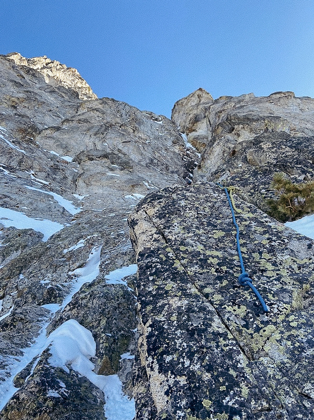 A rock face in Idaho with a blue rope