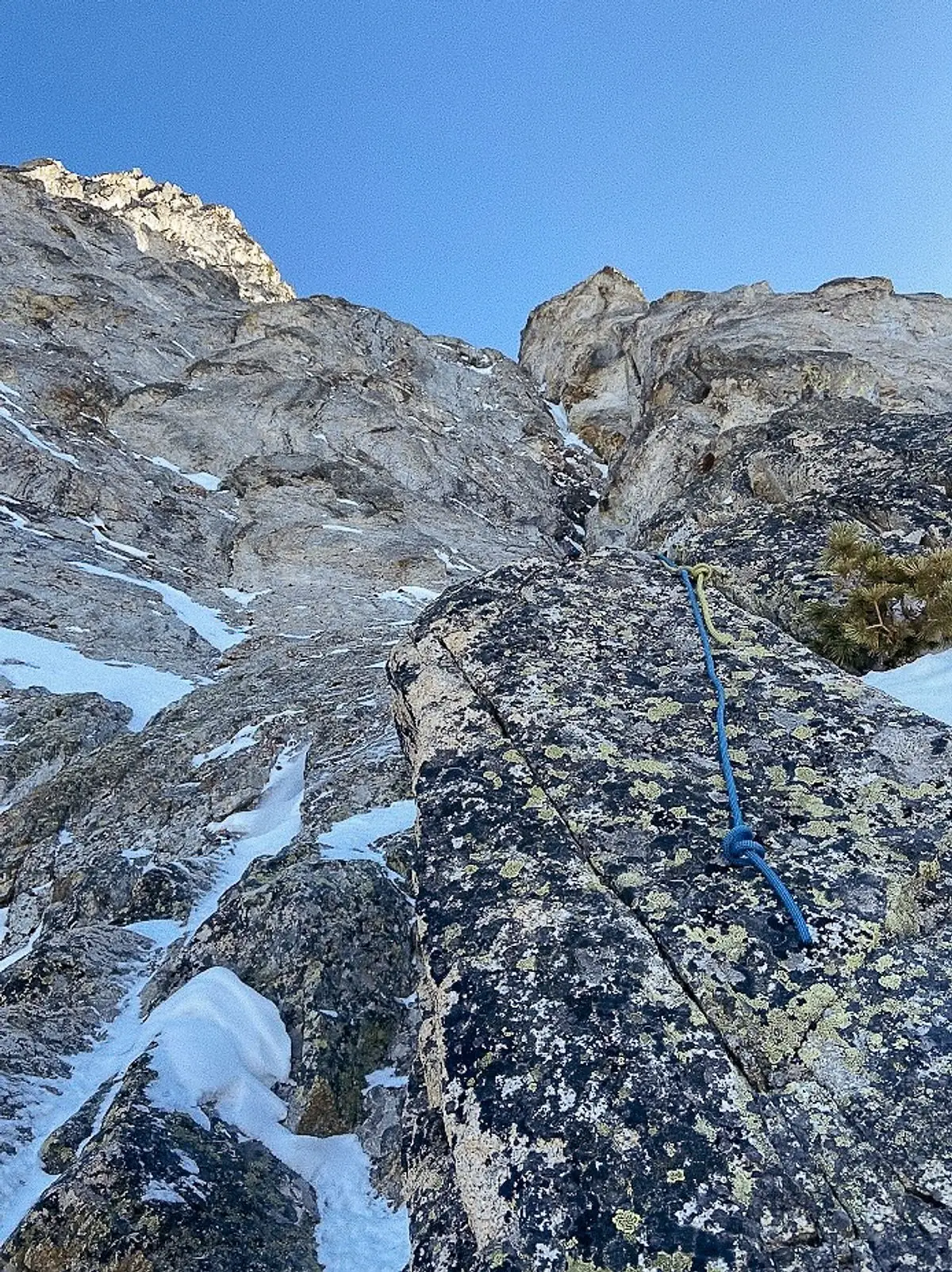 A rock face in Idaho with a blue rope